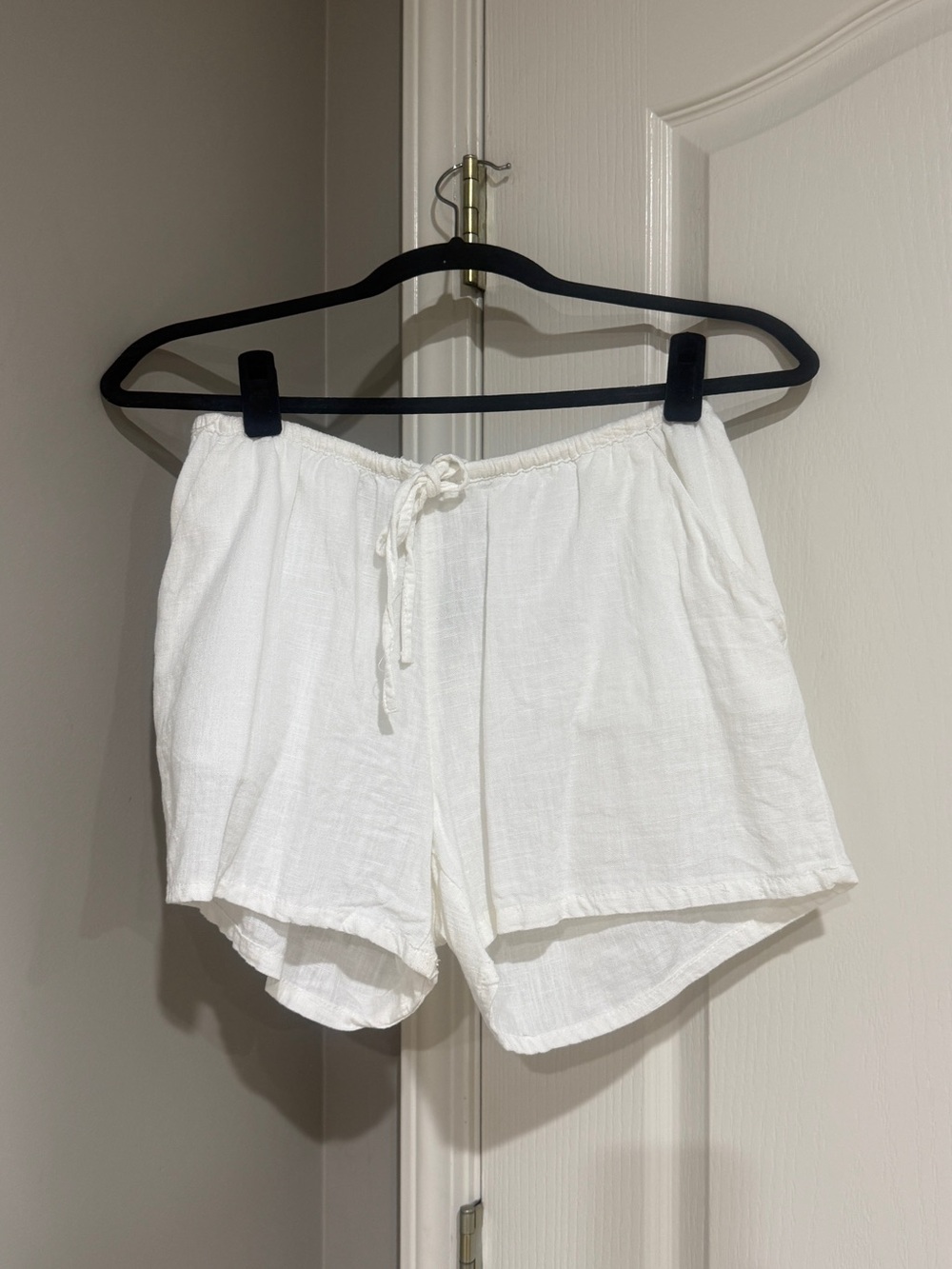 H&M White Drawstring Linen-Blend Shorts with short sleeve Button Top